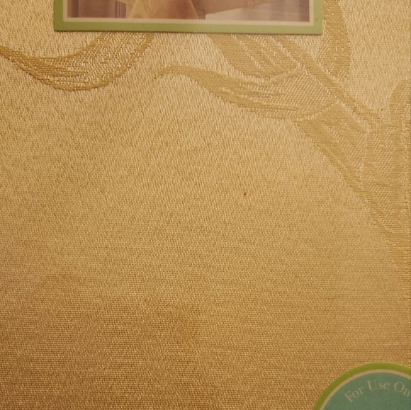 Town & Country Living tablecloth and 8 napkins - Picture 5 of 5